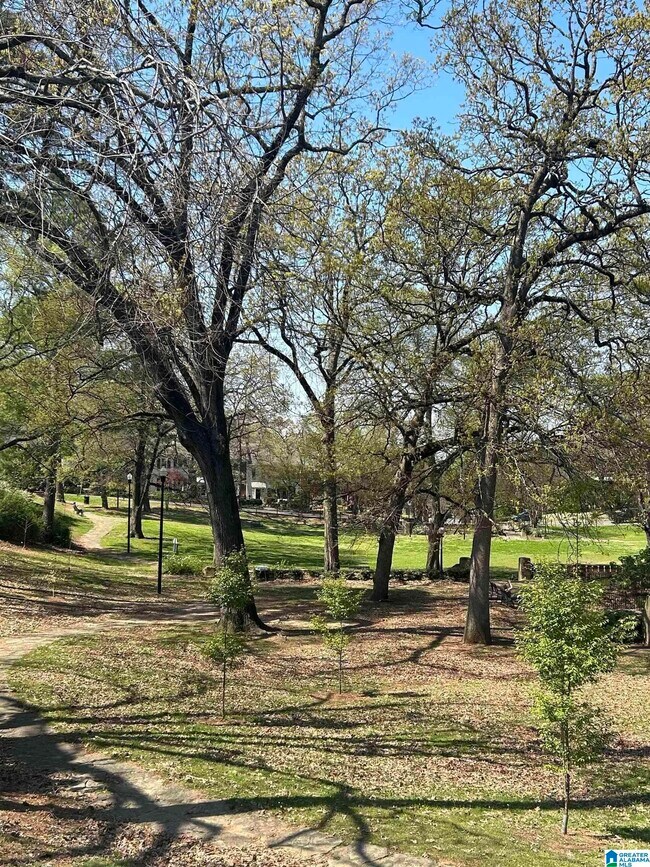 Building Photo - 2727 Highland Ave