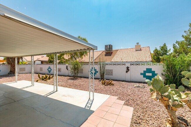 Building Photo - Fully upgraded 3 bedroom house on large lo...