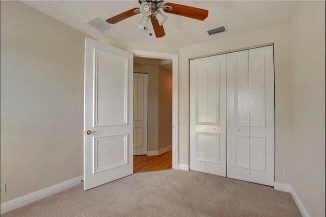 Building Photo - 545 NE 69th Cir