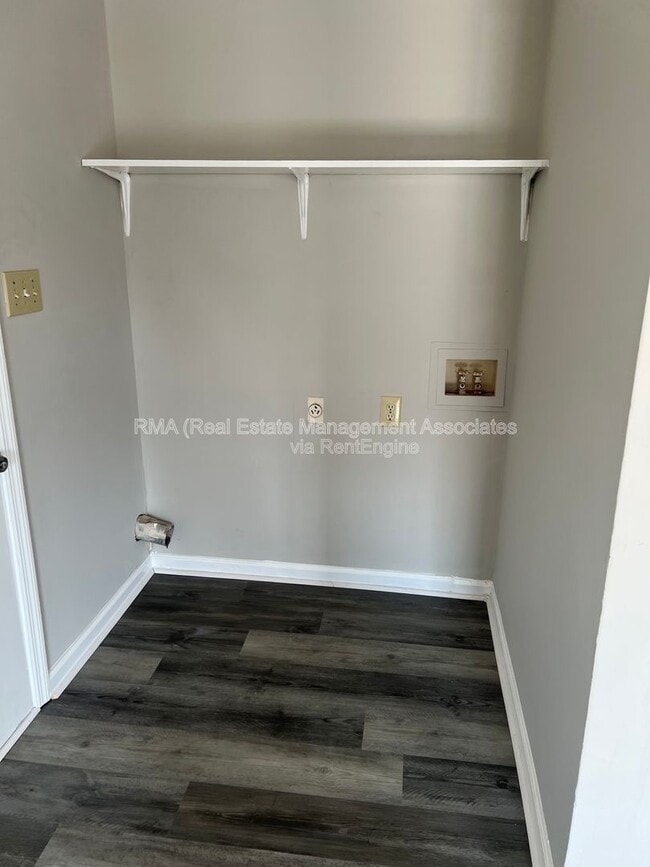 Building Photo - 201 Grove Pl