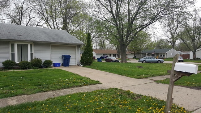 Building Photo - 3bed/1bath in Kenwood neighborhood