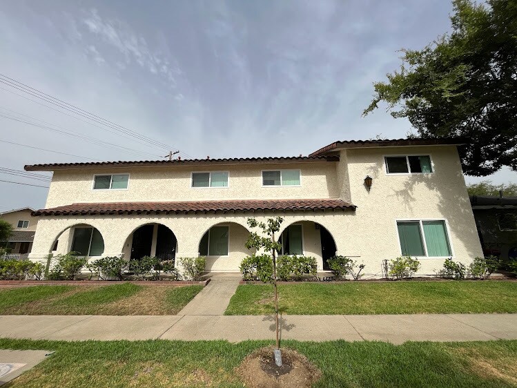 Primary Photo - 425 E Mission Rd