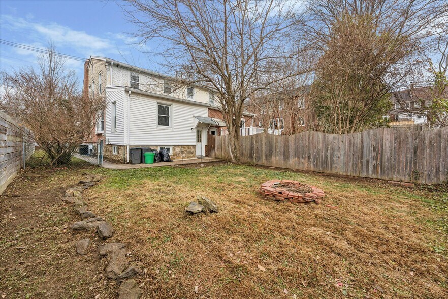 Building Photo - 10 W Jefferson St