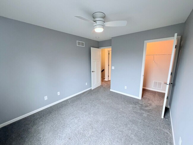 Building Photo - Gorgeous 3BR Home in the Coveted Dancing Waters Community of Woodbury!