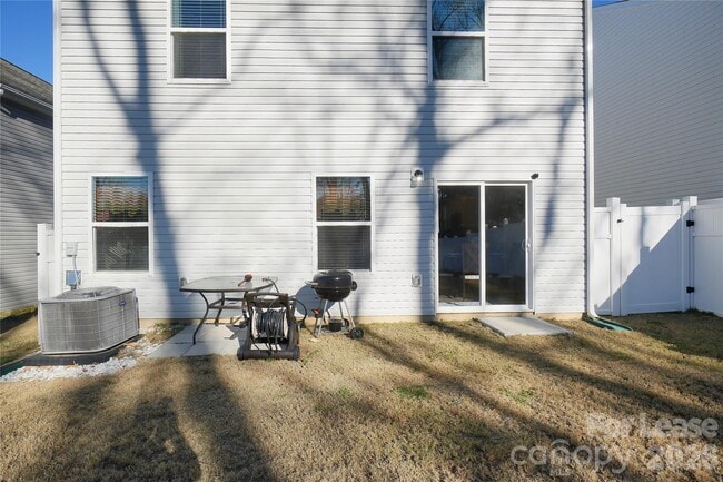 Building Photo - 6008 Lowe Ln