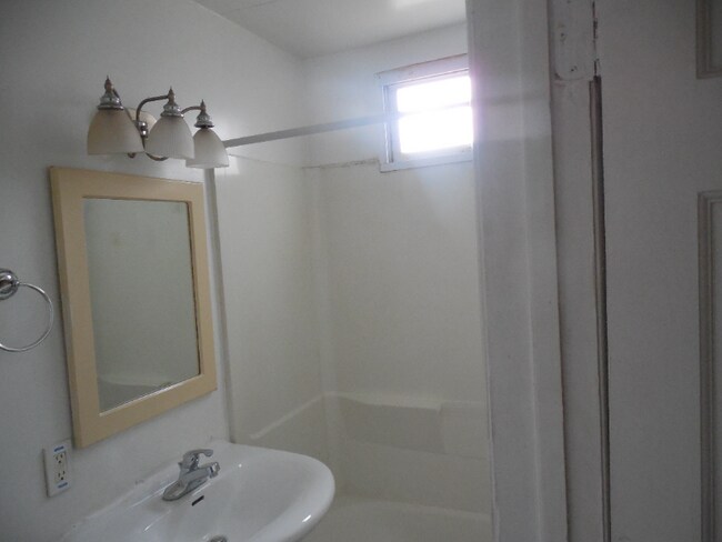 Building Photo - 322 N 11th St