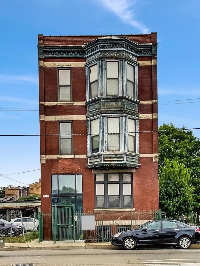 Building Photo - 1769 N Clybourn Ave