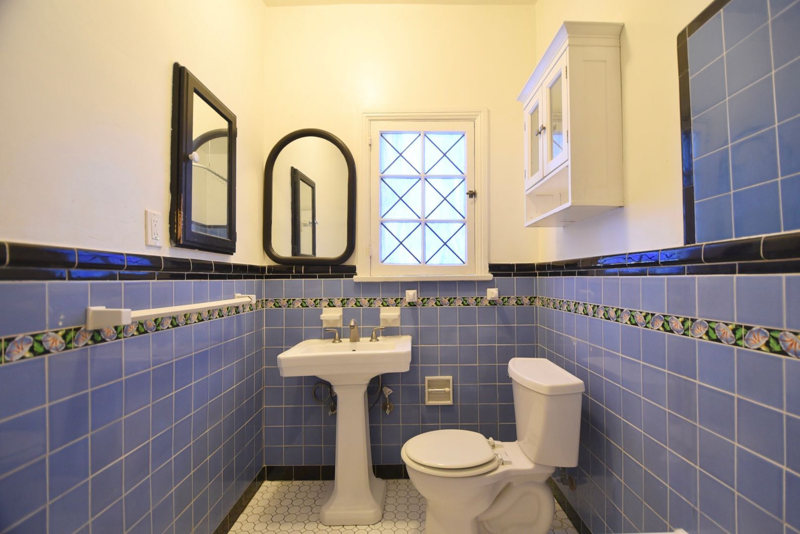 Building Photo - 2062 Argyle Ave