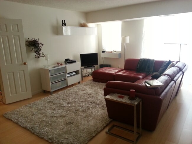 Living area - 4601 N Park Ave