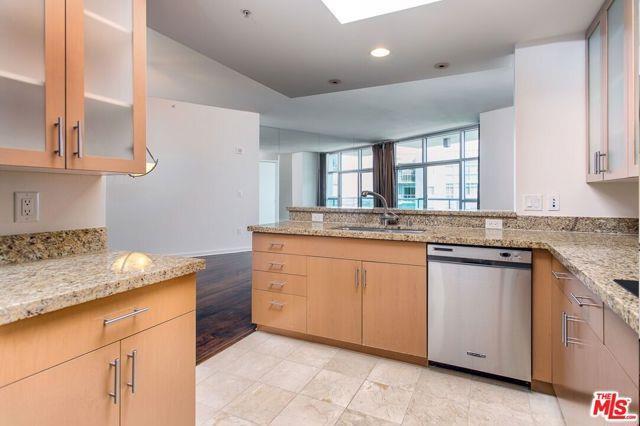 Building Photo - 13700 Marina Pointe Dr