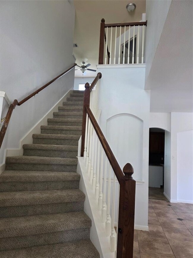 Building Photo - 1826 Paradise Ridge Dr