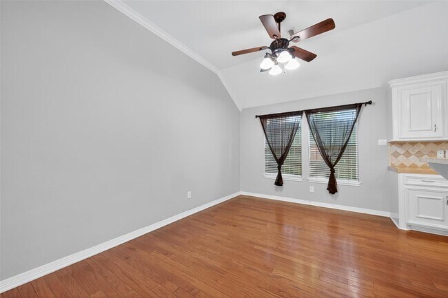Building Photo - 3702 Sunset Cir