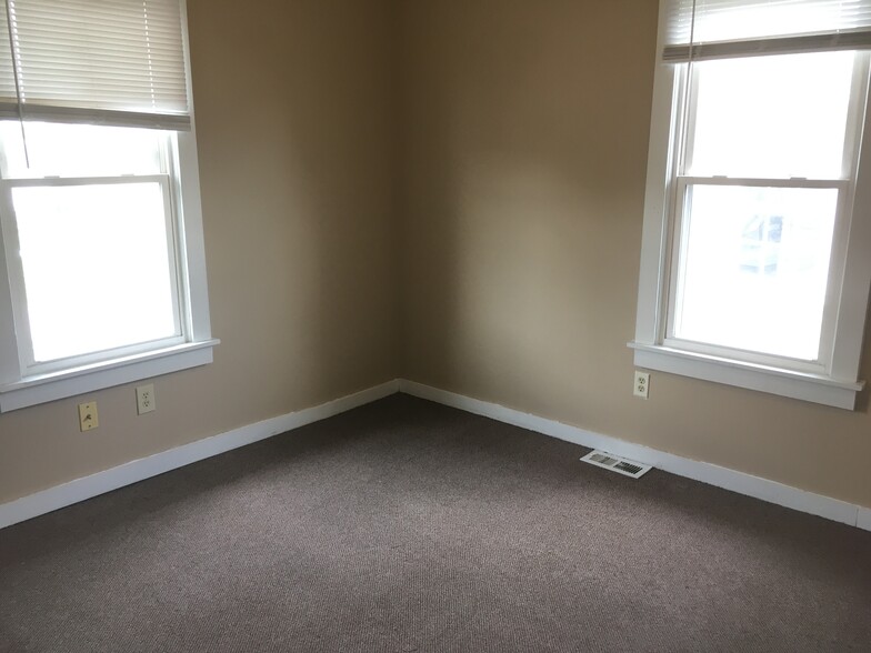 Building Photo - 657 Marion Ct