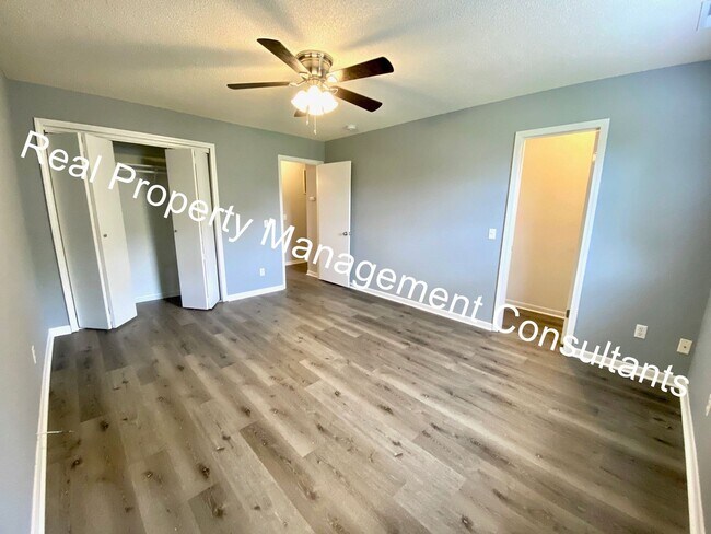 Building Photo - Redbud Ridge 7