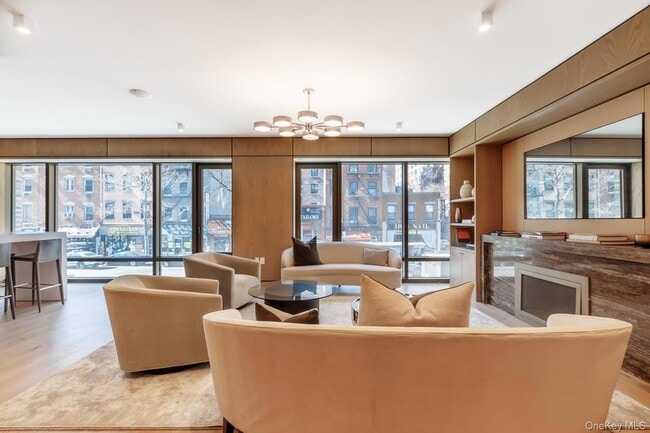 Building Photo - 200 E 21st St