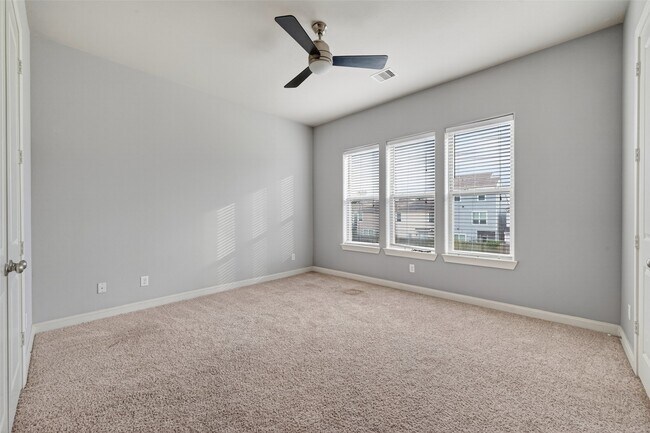 Building Photo - 10917 Upland Park