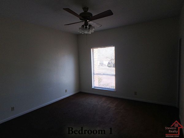 Building Photo - 409 Oriole Dr