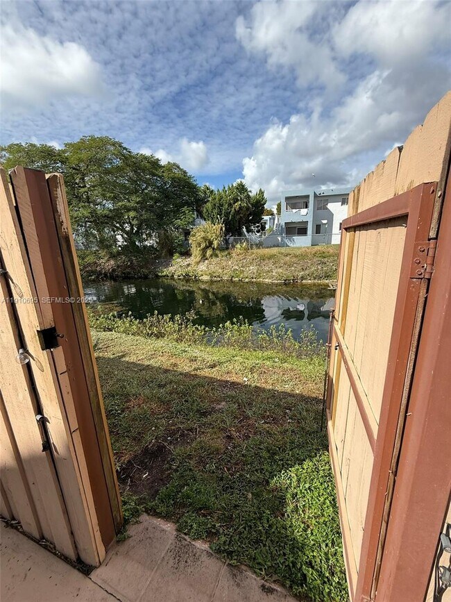 Building Photo - 6250 SW 130th Ave