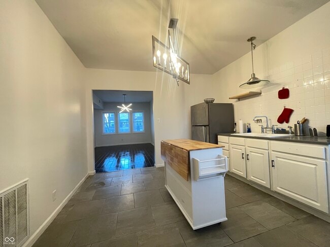 Building Photo - 3818 Central Ave