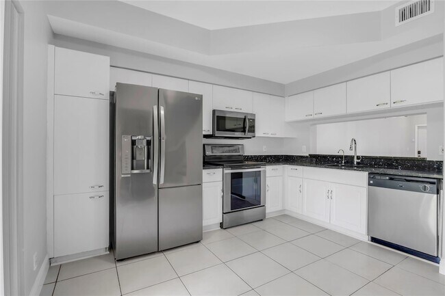 Building Photo - 9968 NW 57th Manor