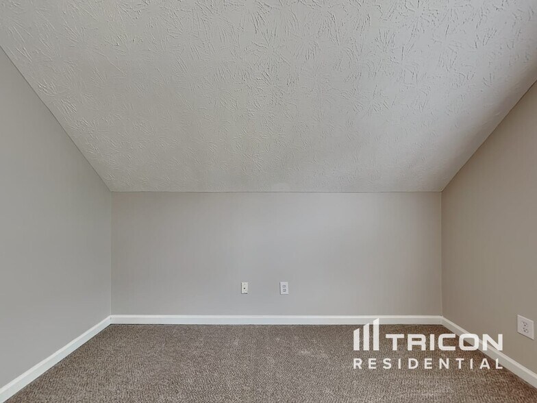 Building Photo - 2700 Peachtree Parc Ln