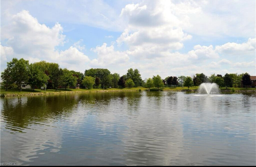 Community Lake - 8615 Scenicview Dr