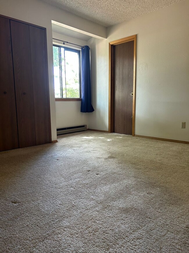 Building Photo - 1 Bedroom 1 Bath Townhome With Detached Ga...