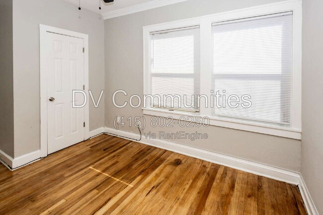 Building Photo - 2988 S Moreland Blvd