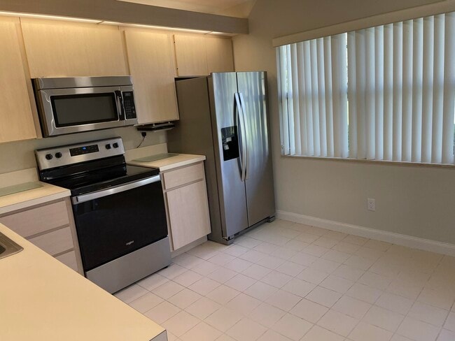 Building Photo - 43 Essex Ct