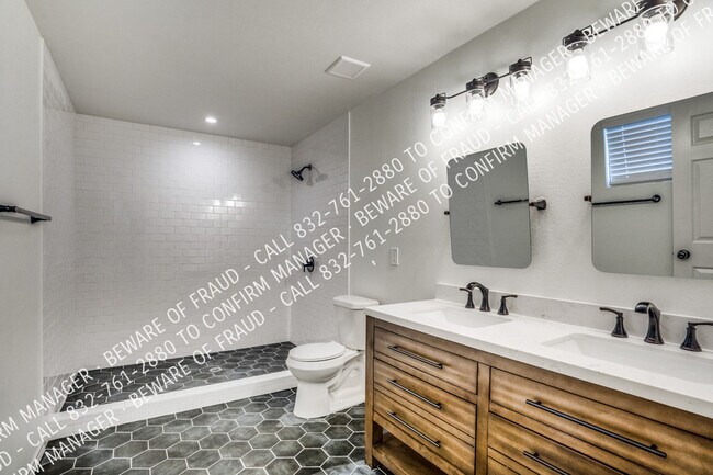 Building Photo - 518 Malden Dr