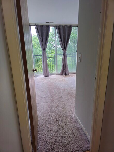 Building Photo - 5820 Oakwood Dr
