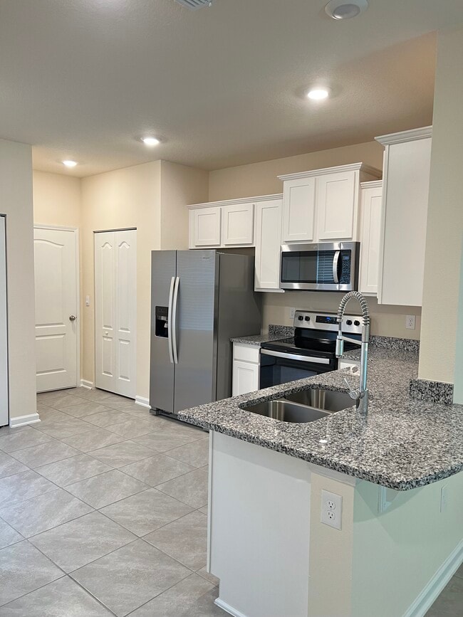 Building Photo - 221 Talulla Trl