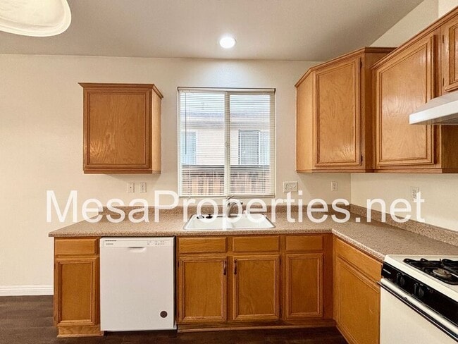 Building Photo - 12261 Luna Rd