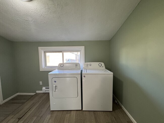 Building Photo - 933 Front Ave