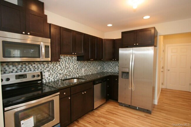 Building Photo - 385 Palisade Ave