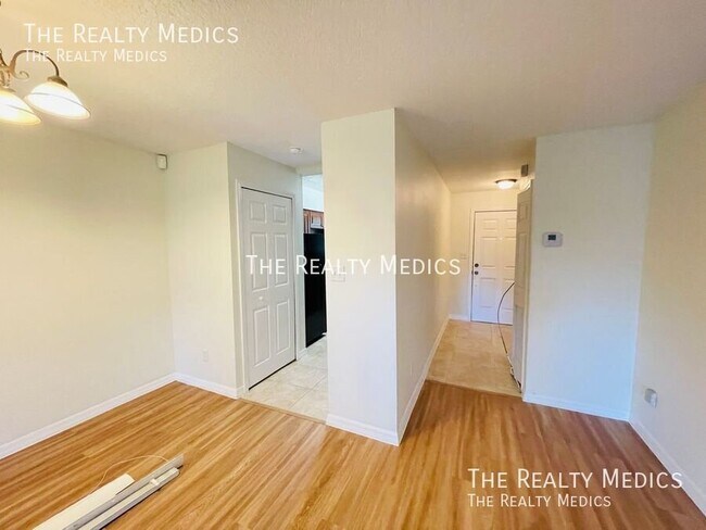 Building Photo - 4874 Tangerine Ave