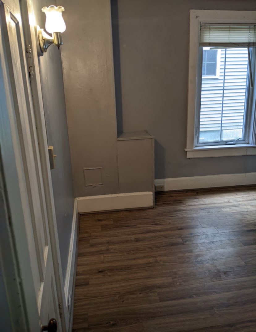 Building Photo - 454 Colchester Ave