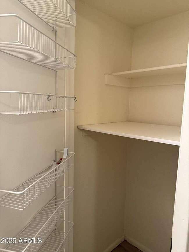 Building Photo - Newly renovated! 2 BED CONDO AT SOSSMAN & MAIN!