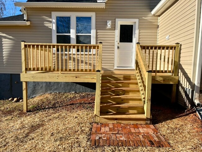 Building Photo - 46 N Thomason St