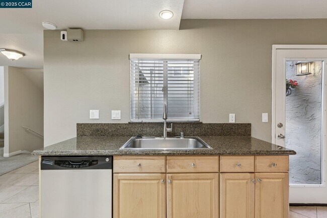 Building Photo - 1035 Alta Mesa Dr