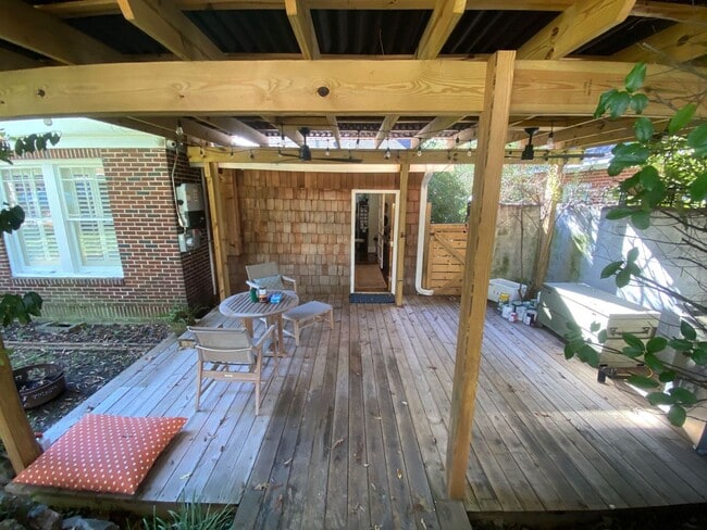 Building Photo - 2225 Blossom St