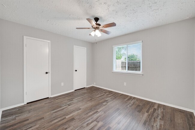 Building Photo - 15806 Pfeiffer Dr