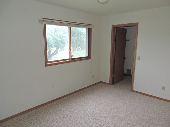 Building Photo - $1,100 | 2 Bedroom, 1 Bathroom Condo | Cat...