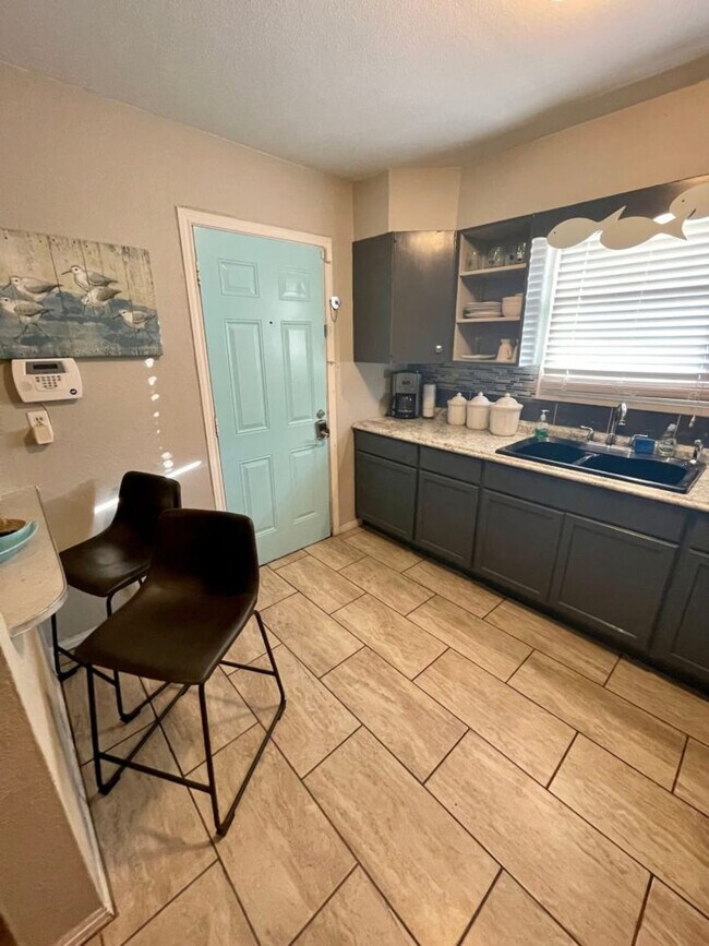 Building Photo - 2521 Avenue Q