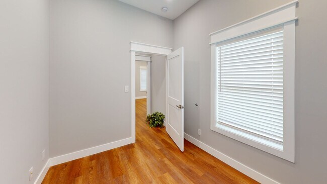 Building Photo - $1550 per Bedroom | 4BR in Fort Sanders | ...