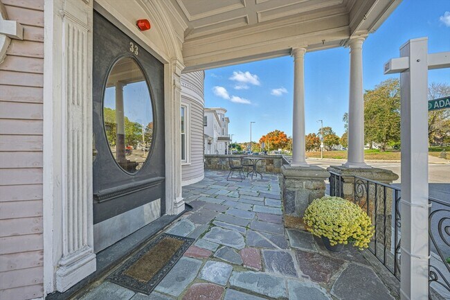 Building Photo - 33 Adams St