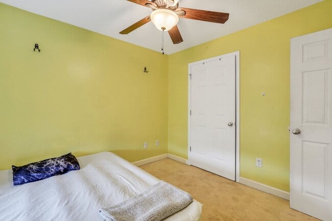 Building Photo - AVAILABLE JUNE (PETS PERMITTED)