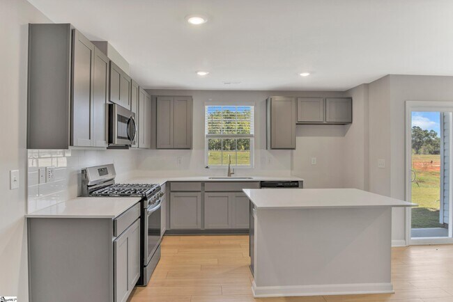 Building Photo - 3040 Willow Rd