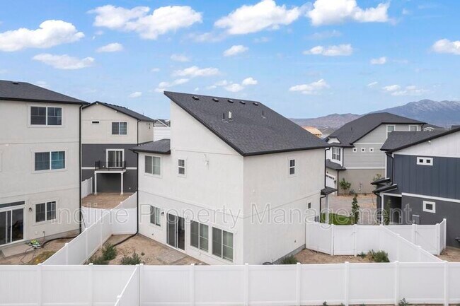 Building Photo - 97 E Polaris Dr
