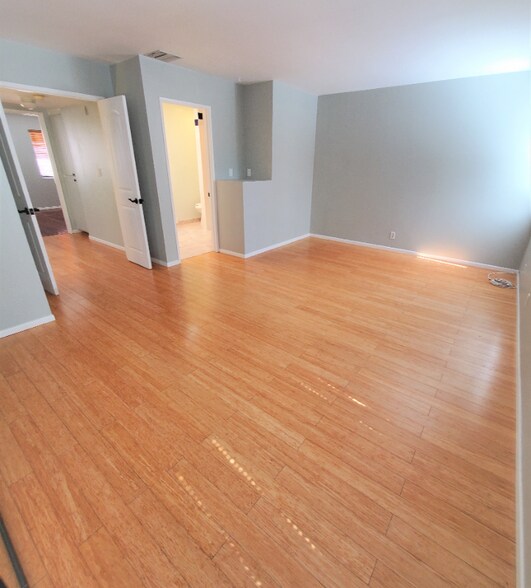 Building Photo - 4365 McLaughlin Ave